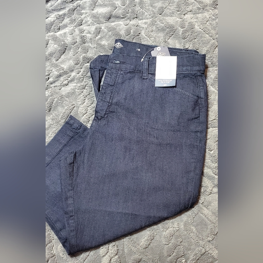 SC - St. John's Bay Mid Rise Capris